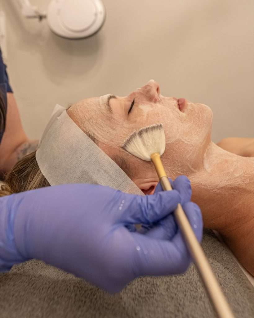Fan brush mask application during an O2 Cloud Facial