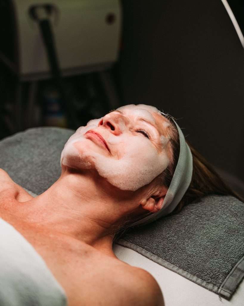 O2 Cloud Facial mask application