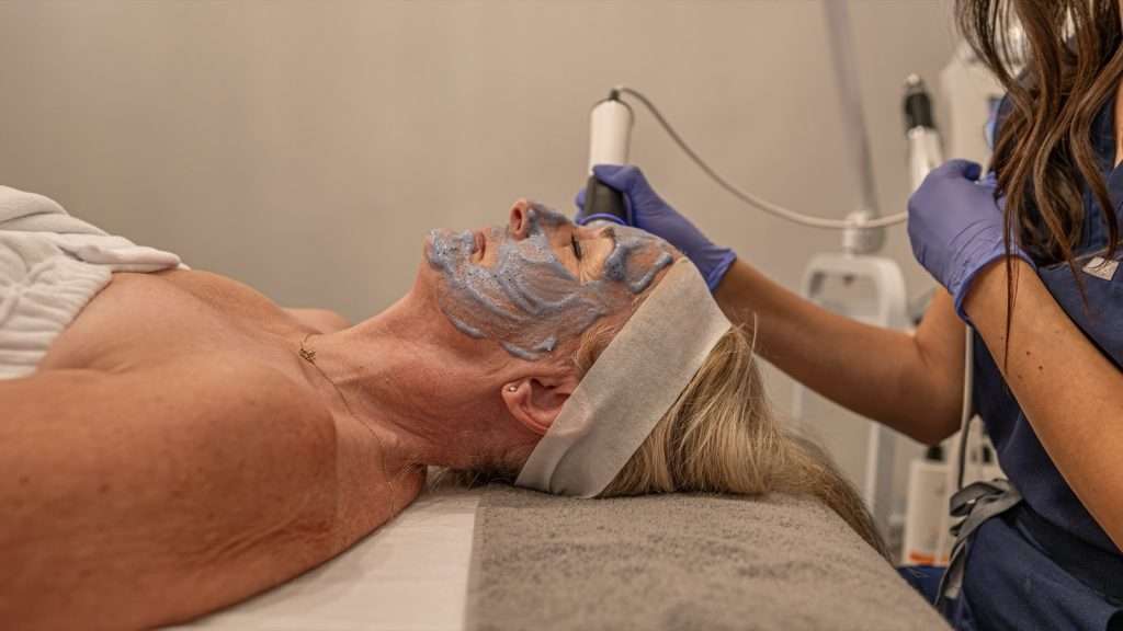 OxyGeneo Super Facial mask and device